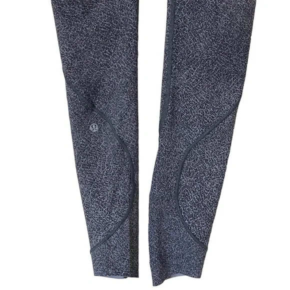 Lululemon Run The Day 7/8 Tight 25 Legging in Fractal Dark Starlight Black